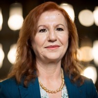 Carmella Thompson headshot