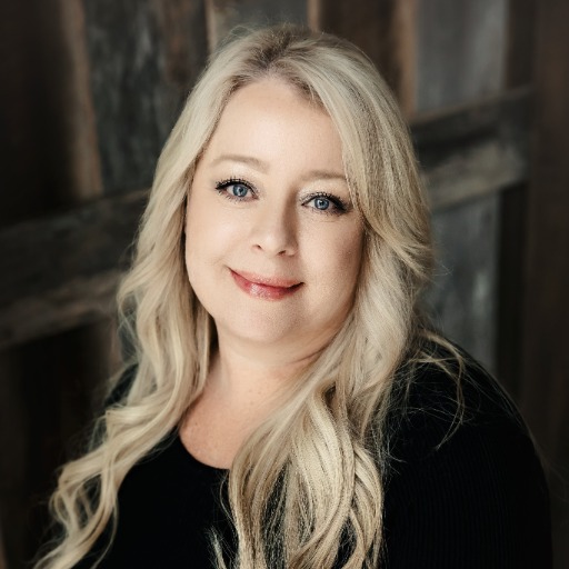 Donna Ehnert headshot